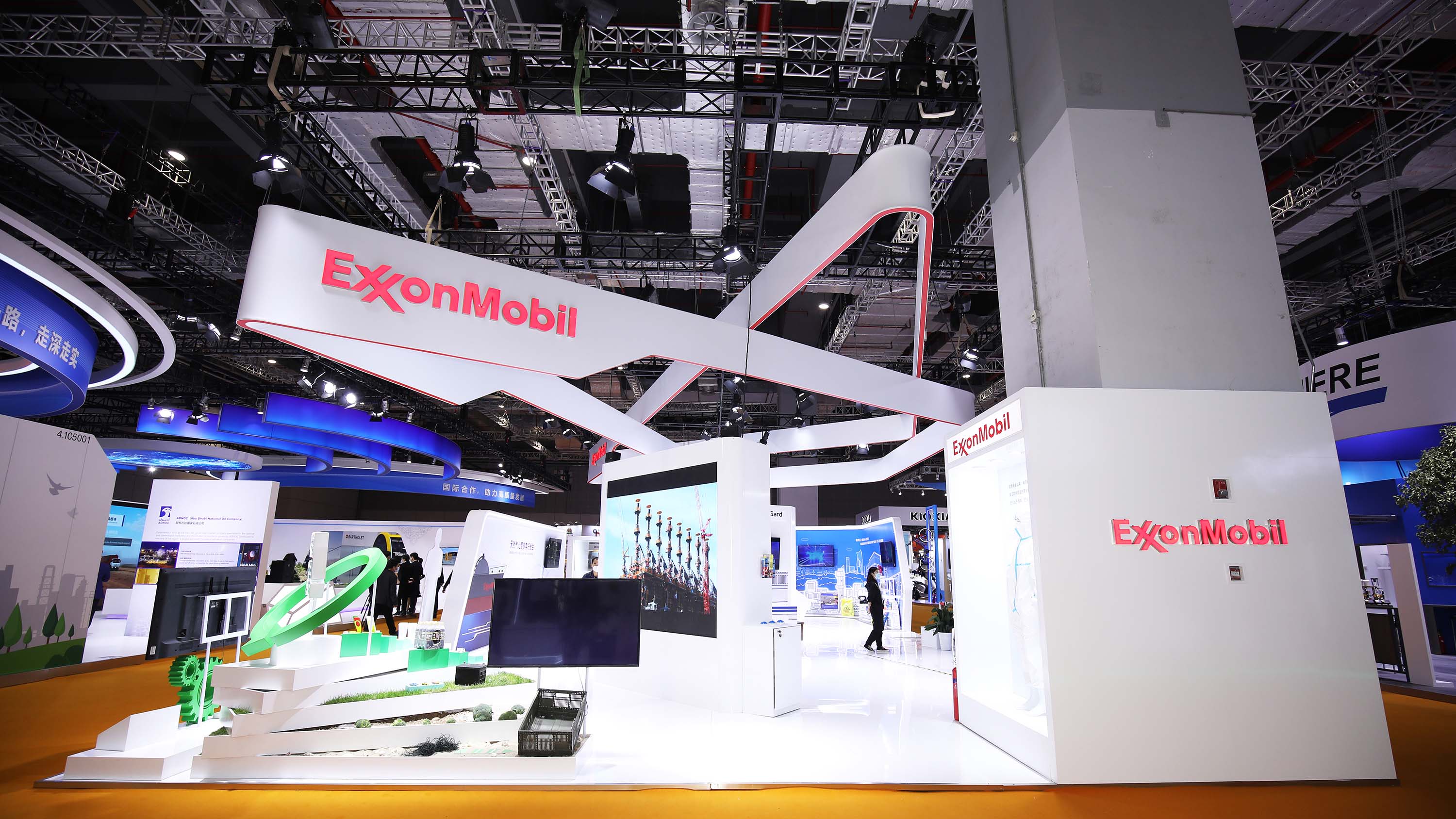 ?？松梨诠驹诘谌龑眠M(jìn)博會(huì)上展示非凡的展臺(tái)搭建設(shè)計(jì)