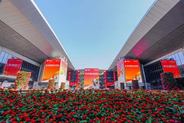 進(jìn)博會(huì)國(guó)家展展位設(shè)計(jì)搭建：用創(chuàng)意點(diǎn)亮品牌形象  