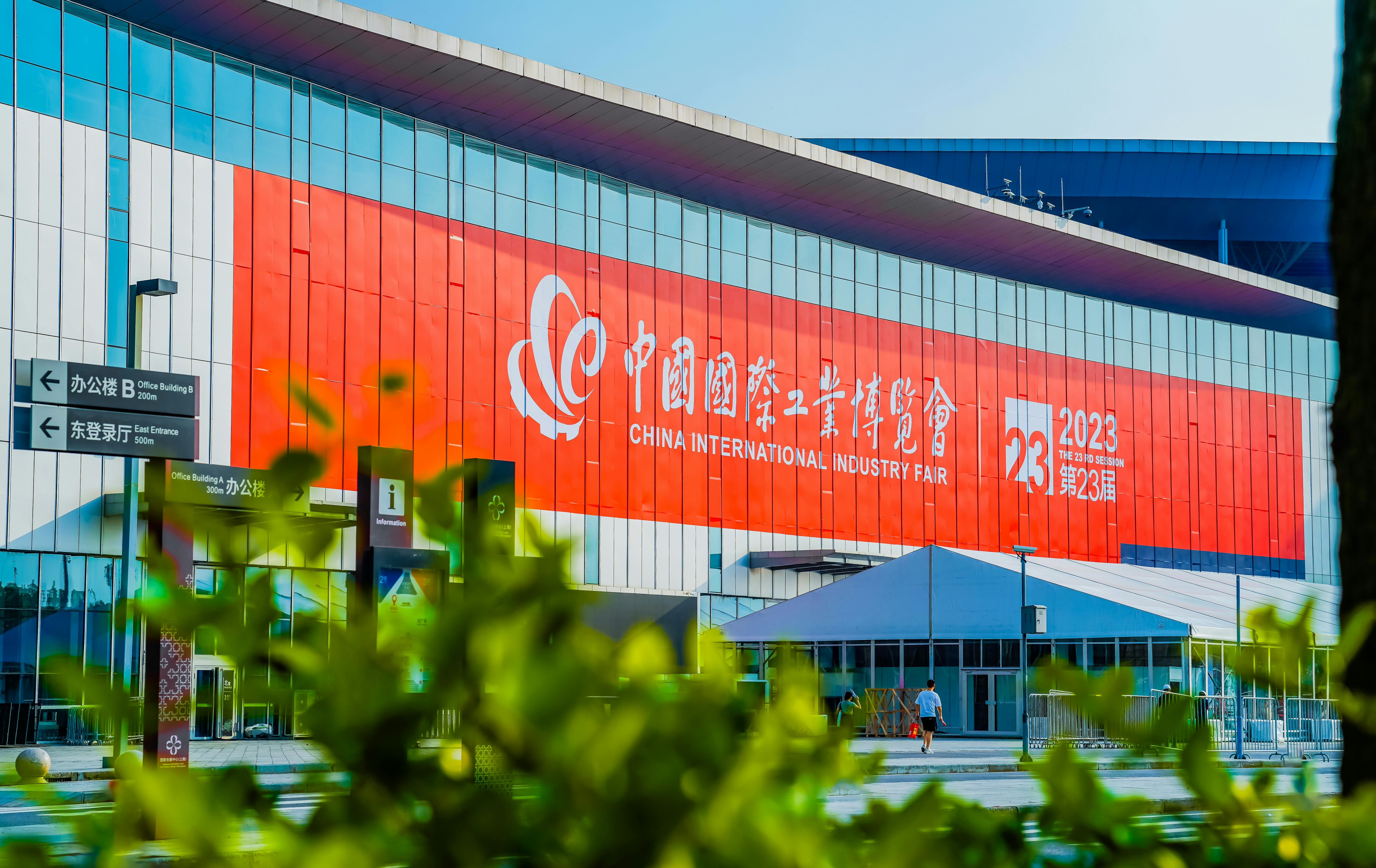 上海展臺(tái)設(shè)計(jì)，預(yù)算有限如何打造高性價(jià)比展臺(tái)