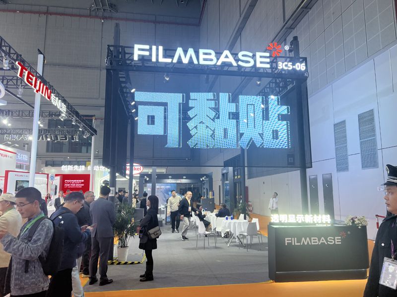 阿聯(lián)酋一站式廣告?zhèn)髅秸箘?chuàng)意展臺設(shè)計